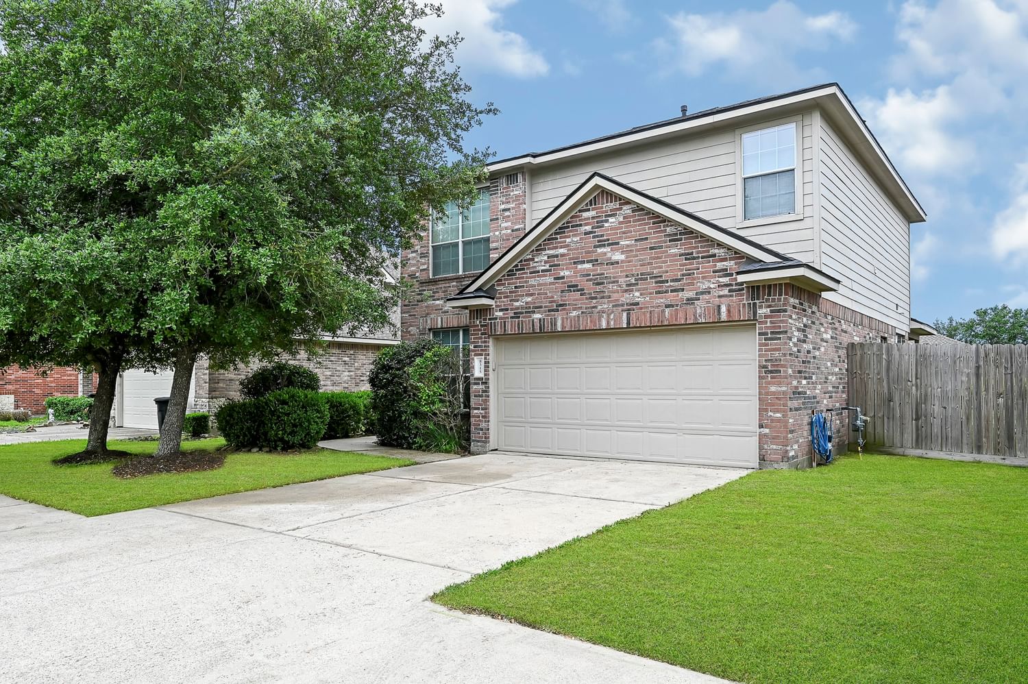 Real estate property located at 8315 Littlehip Hawthorn, Chambers, Pine Mdws Sub Sec 2, Baytown, TX, US