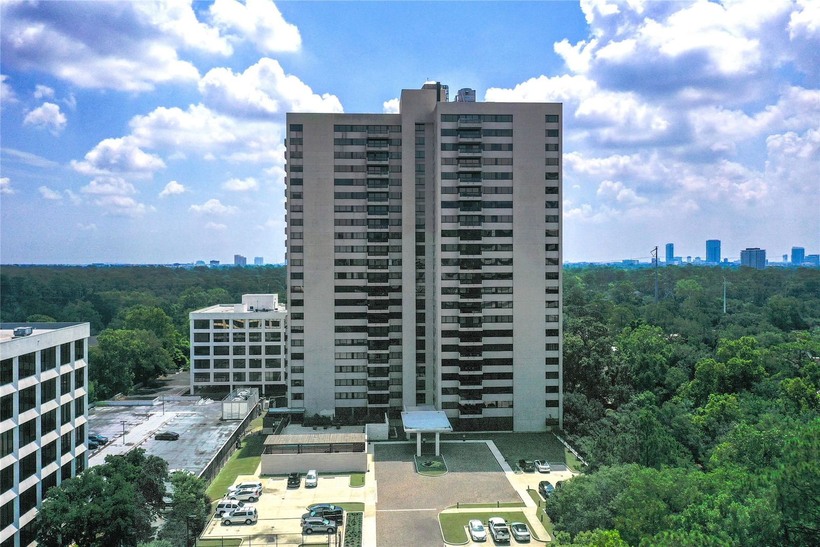 Real estate property located at 49 Briar Hollow #305, Harris, Park Square 01 Condo 02 Amd, Houston, TX, US