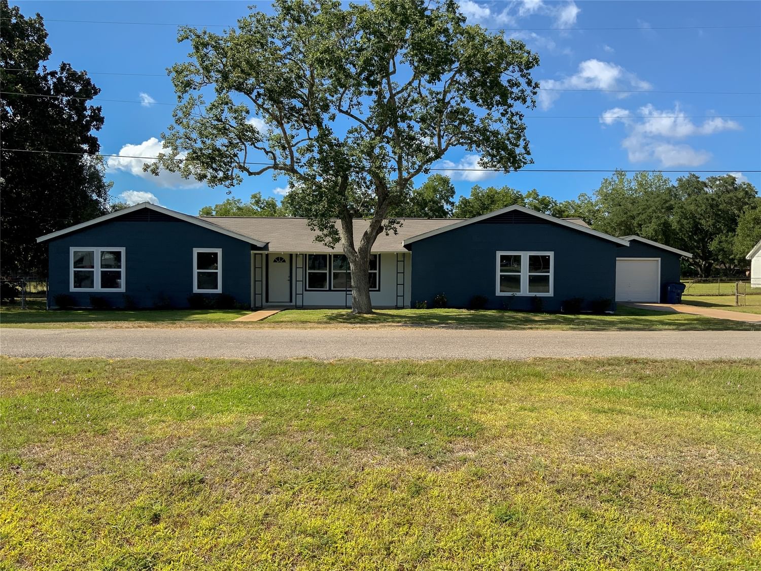 Real estate property located at 309 Magnolia, Brazoria, West Columbia, TX, US