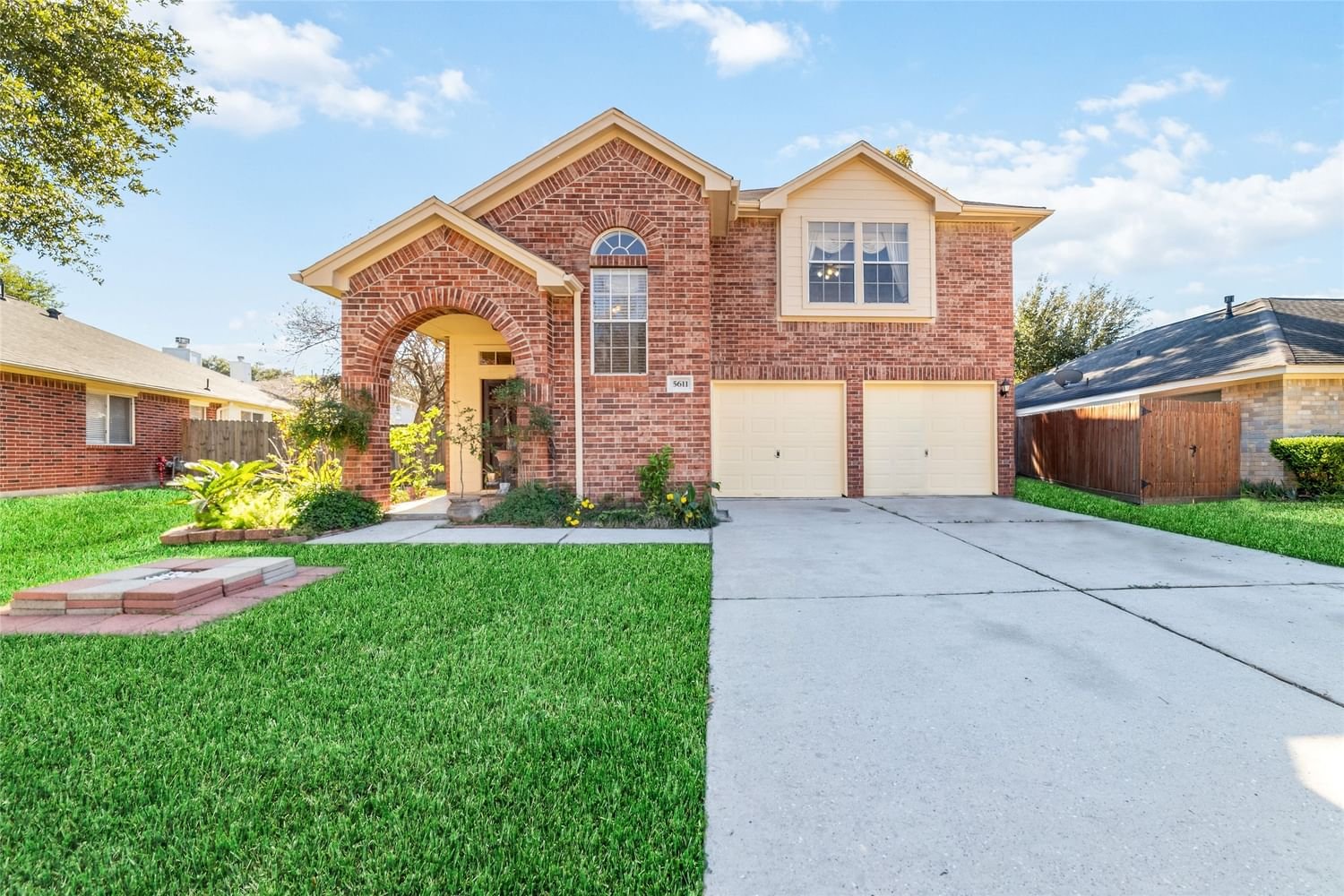 Real estate property located at 5611 Woodland Glade, Harris, Ashcreek, Houston, TX, US