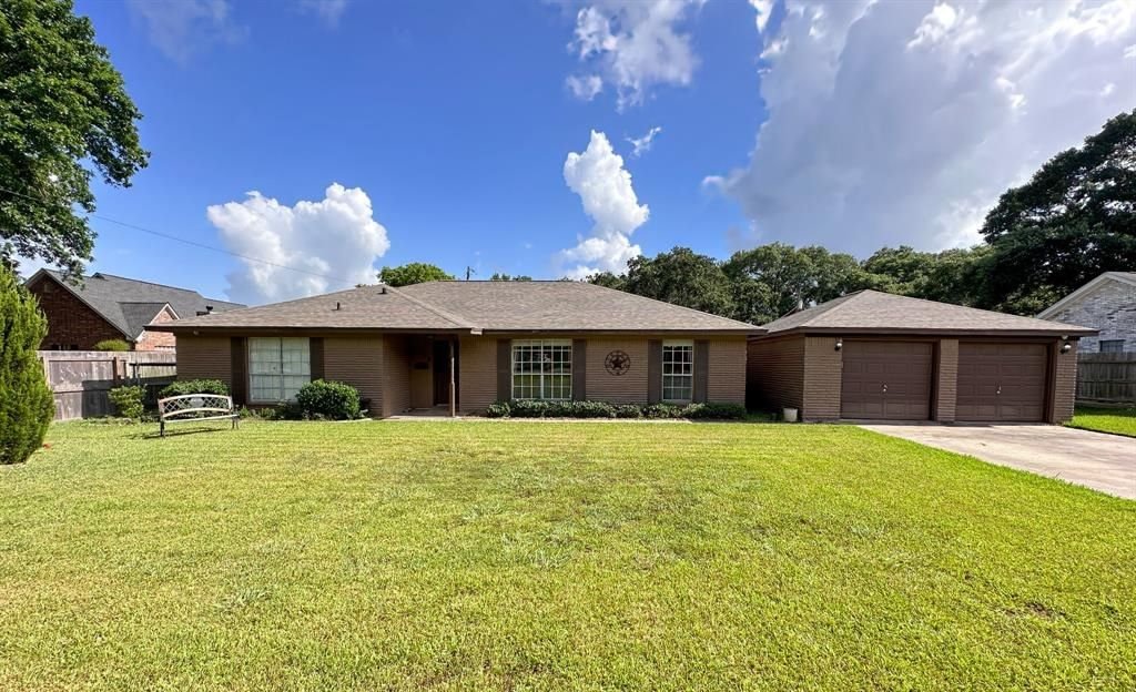 Real estate property located at 1108 Western, Brazoria, Angleton, TX, US