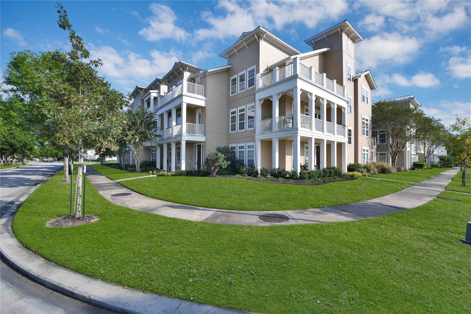 Real estate property located at 210 Breezy, Montgomery, Oasis Pointe Twnhms, The Woodlands, TX, US