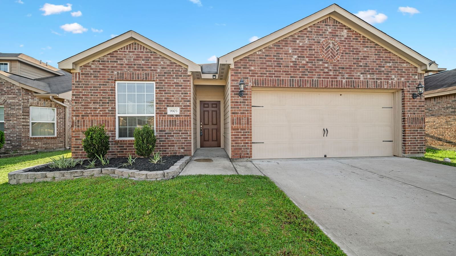 Real estate property located at 9903 Blue Sapphire, Brazoria, Sterling Lakes West Sec 2 A07, Rosharon, TX, US