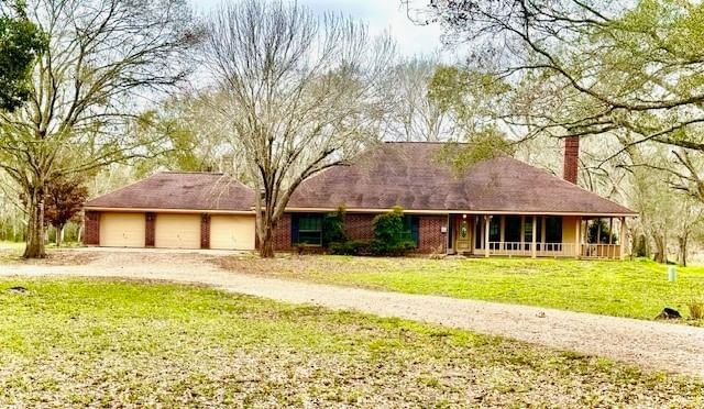 Real estate property located at 327 County Road 735, Brazoria, Windsong Farms, Angleton, TX, US