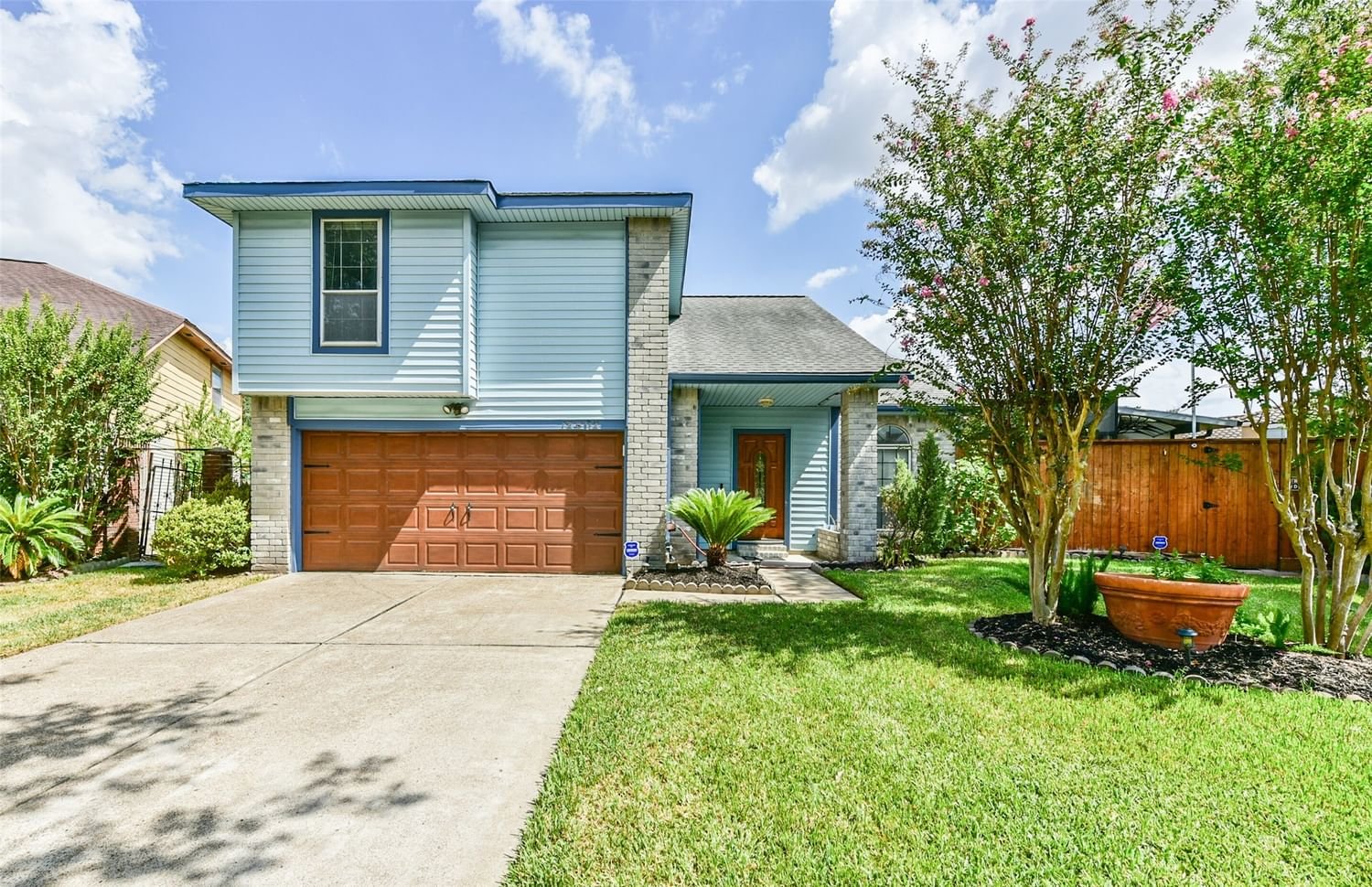 Real estate property located at 12402 Brook Meadows, Fort Bend, Meadows Place, TX, US