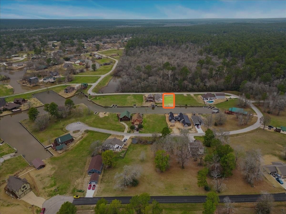 Real estate property located at 102 Wildwood Lake, Walker, Wildwood Shores Sec 4, Huntsville, TX, US