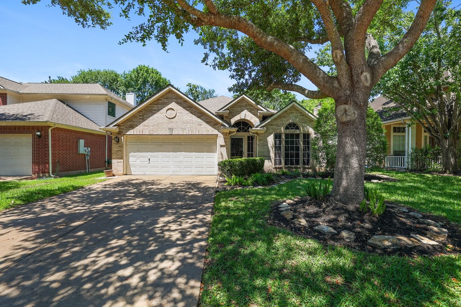 Real estate property located at 10315 Village Lake, Fort Bend, Sienna Steep Bank Village Sec 10b, Missouri City, TX, US