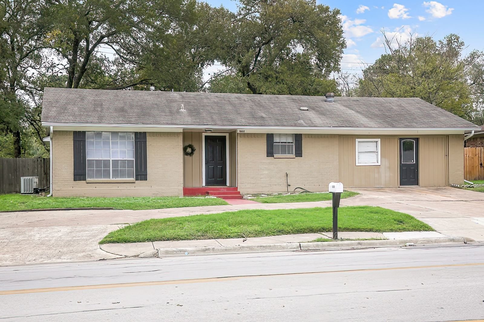 Real estate property located at 1002 Holleman, Brazos, Woodson Village Ph 5, College Station, TX, US