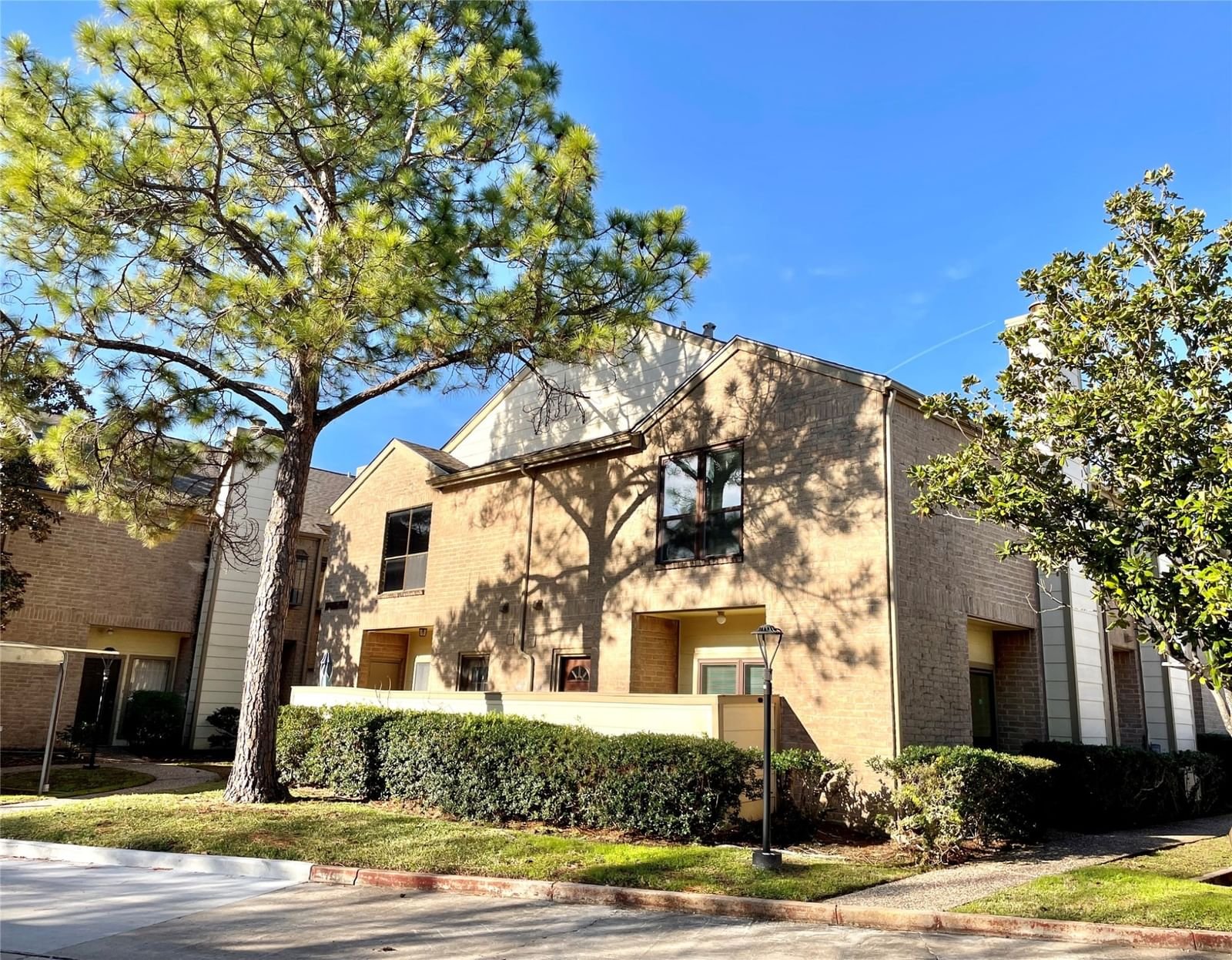 Real estate property located at 8299 Cambridge #1803, Harris, Sherbrooke Square T/H Condo 03, Houston, TX, US