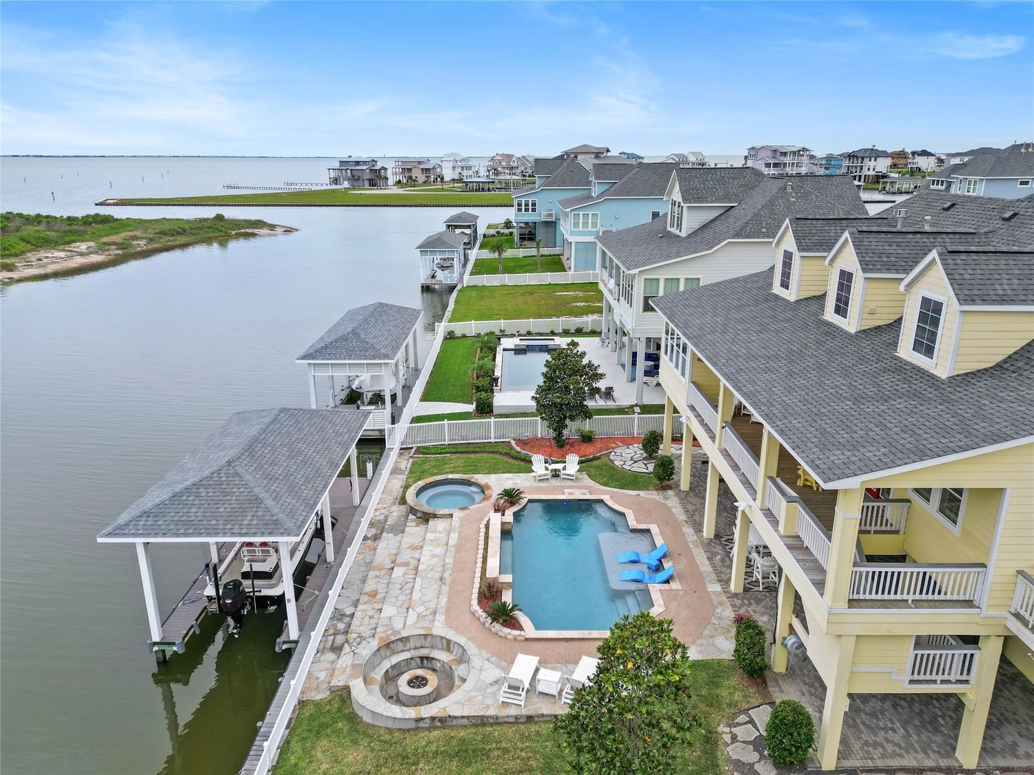 Real estate property located at 17 Hawkeye, Galveston, Harborwalk Sec 6 2007, Hitchcock, TX, US