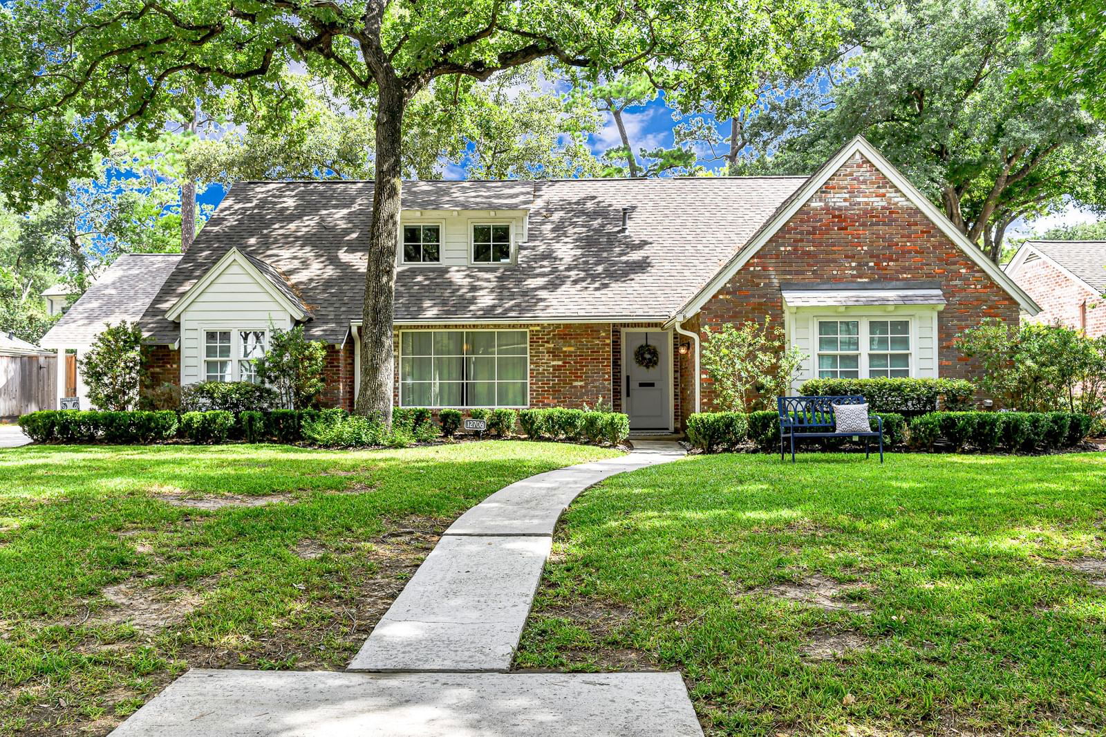 Real estate property located at 12706 Old Oaks, Harris, Fonn Villas Sec 01, Houston, TX, US