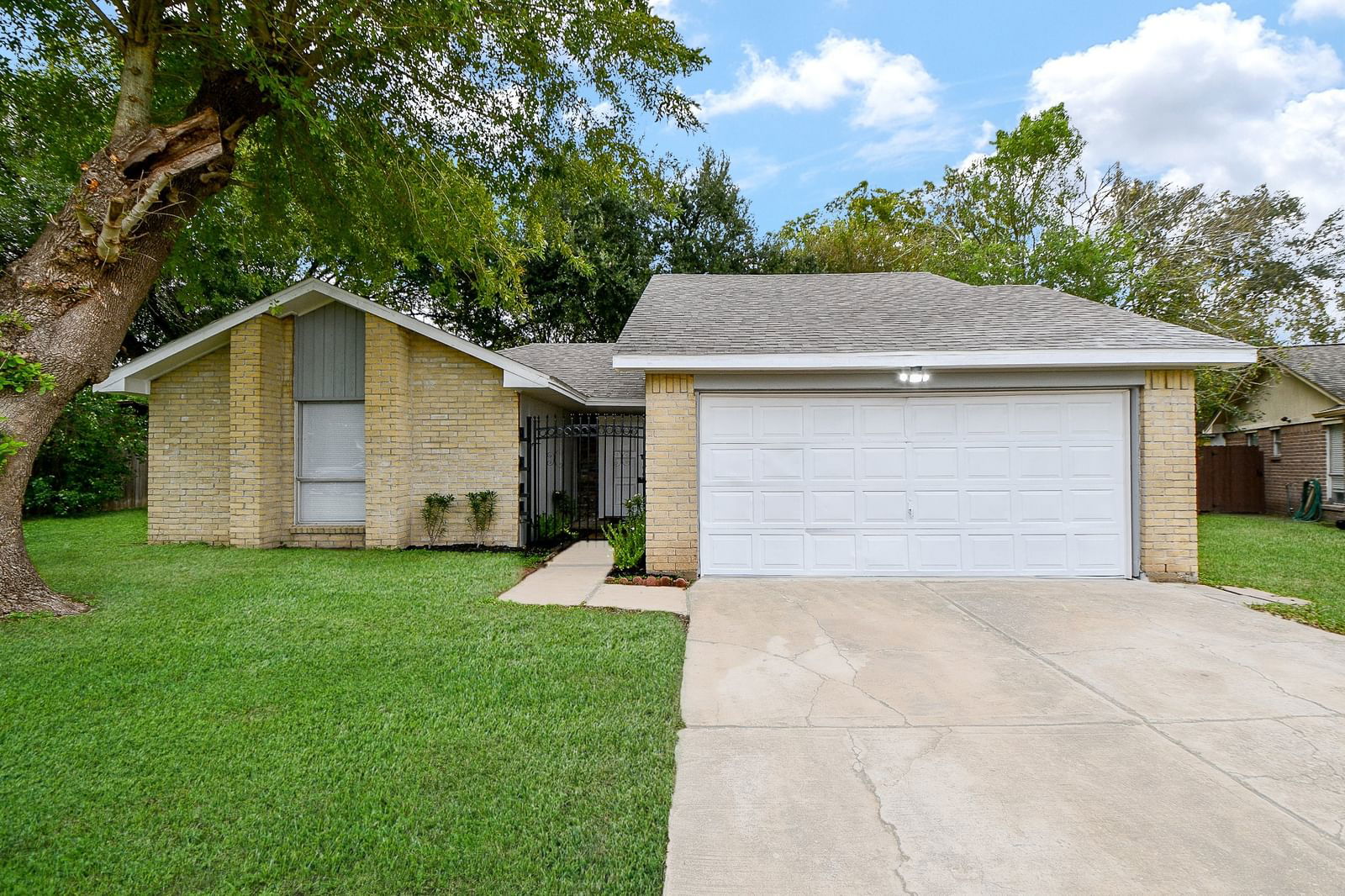 Real estate property located at 16603 Sierra Grande, Fort Bend, Mission West Sec 1, Houston, TX, US