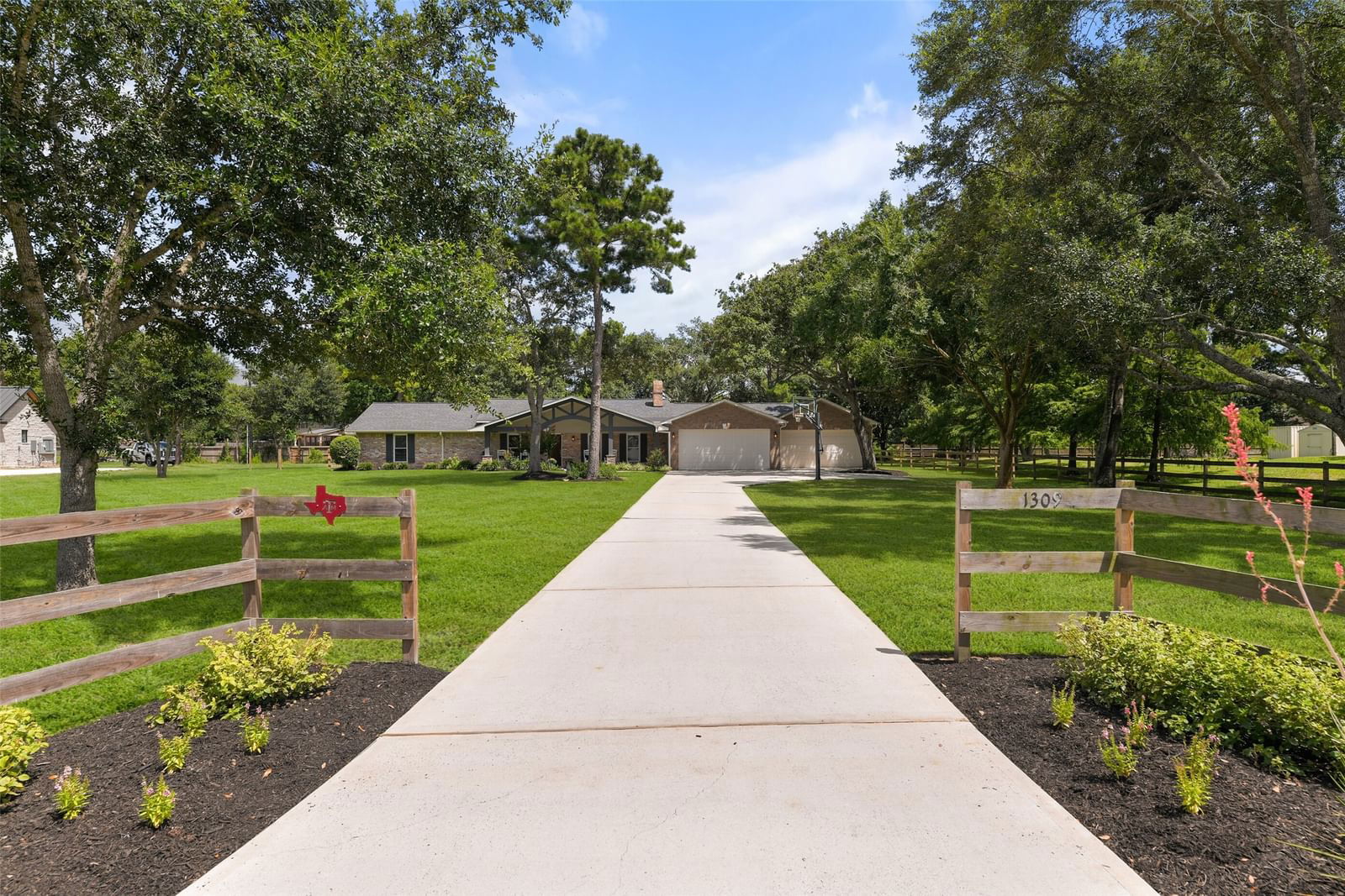 Real estate property located at 1309 Falling Leaf, Galveston, Mustang Meadow, Friendswood, TX, US