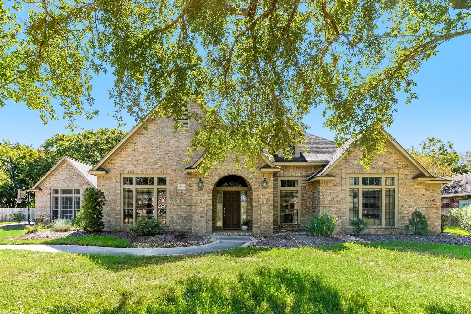 Real estate property located at 300 Timbercreek, Brazoria, Lake Jackson, TX, US