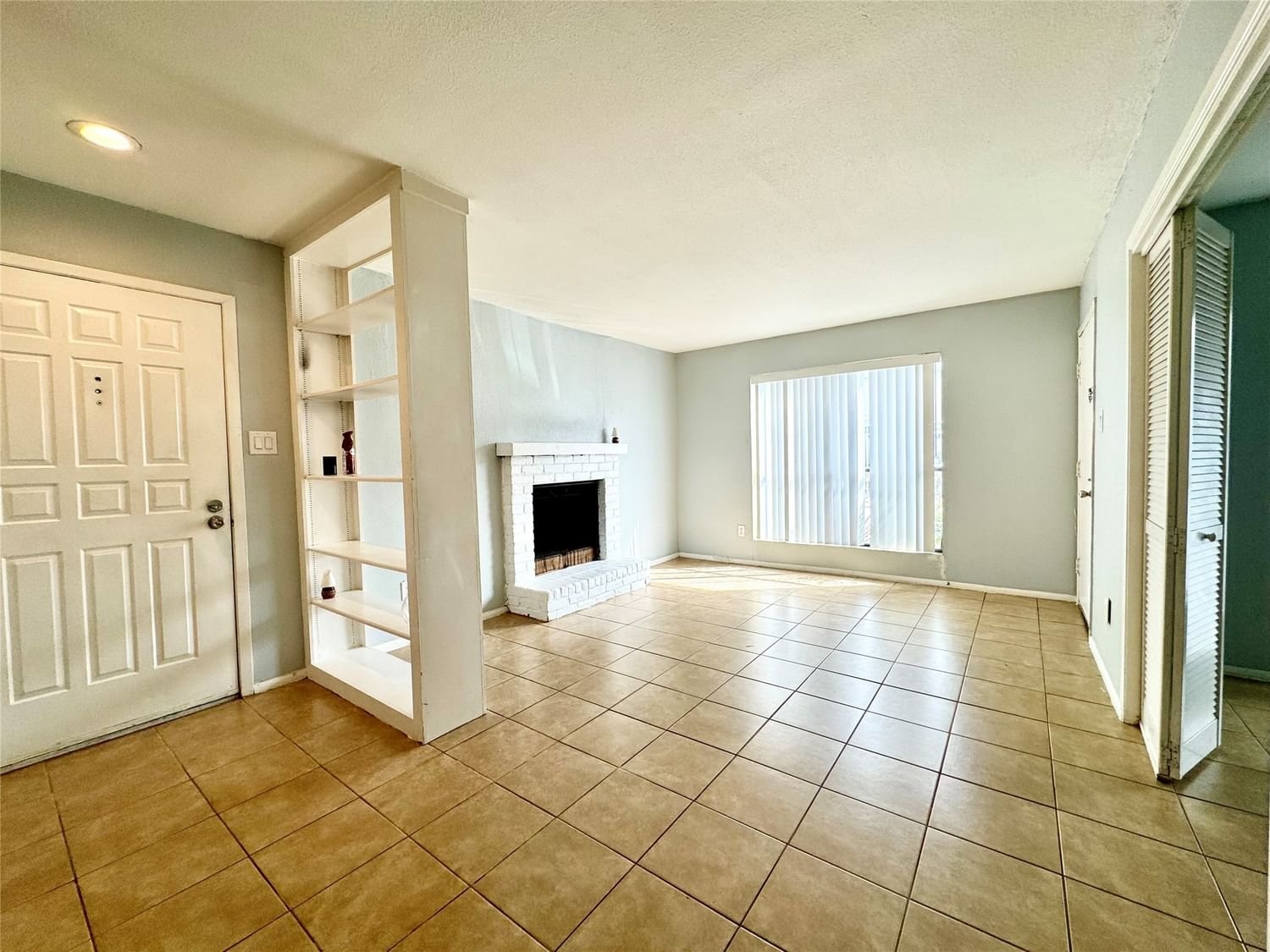Real estate property located at 2100 Wilcrest #140, Harris, Lakecrest Condo Ph 01, Houston, TX, US