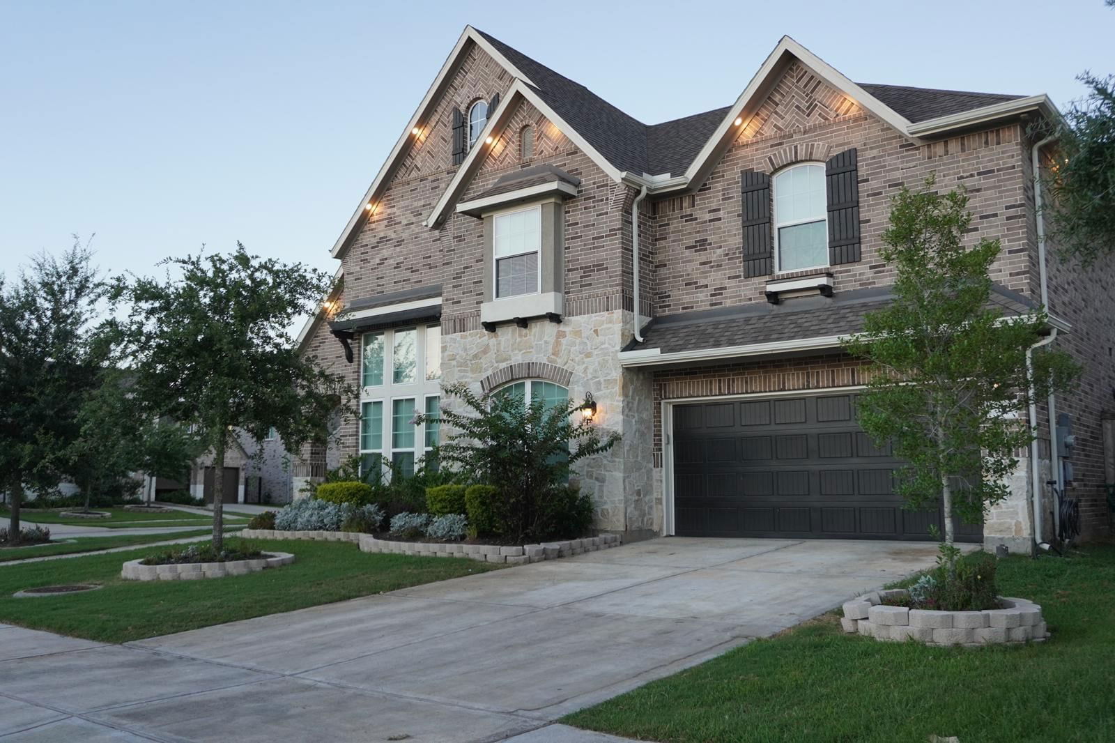 Real estate property located at 19 Old Crown, Fort Bend, Crown Garden At Imperial, Sugar Land, TX, US