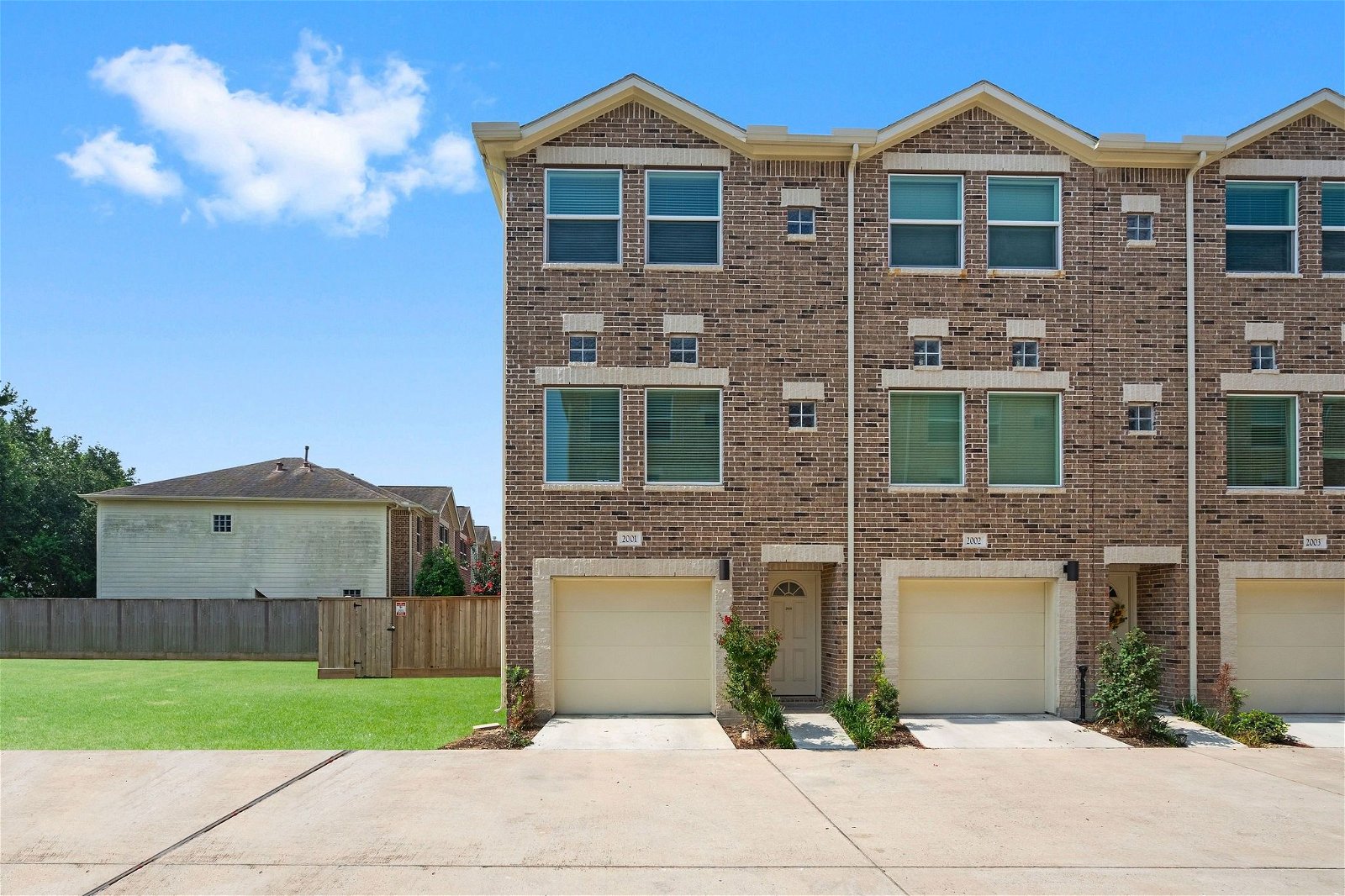 Real estate property located at 8705 Bryam #2001, Harris, Houston, TX, US