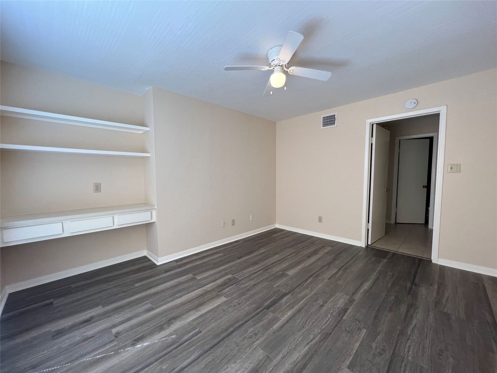 Real estate property located at 2626 Holly Hall #1011, Harris, Richmond Manor Condo Ph 02, Houston, TX, US