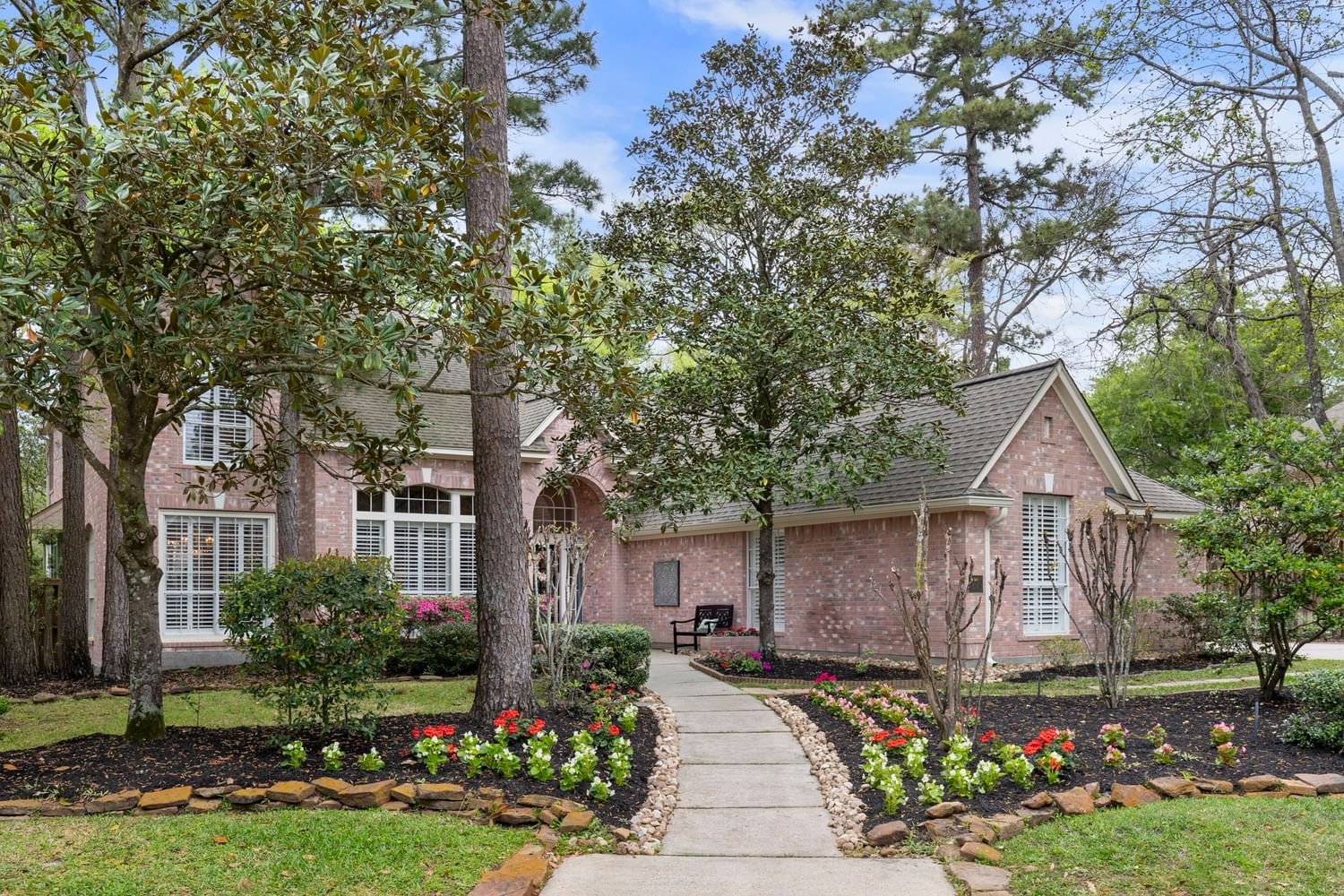 Real estate property located at 27 Thornbush, Montgomery, The Woodlands, The Woodlands, TX, US