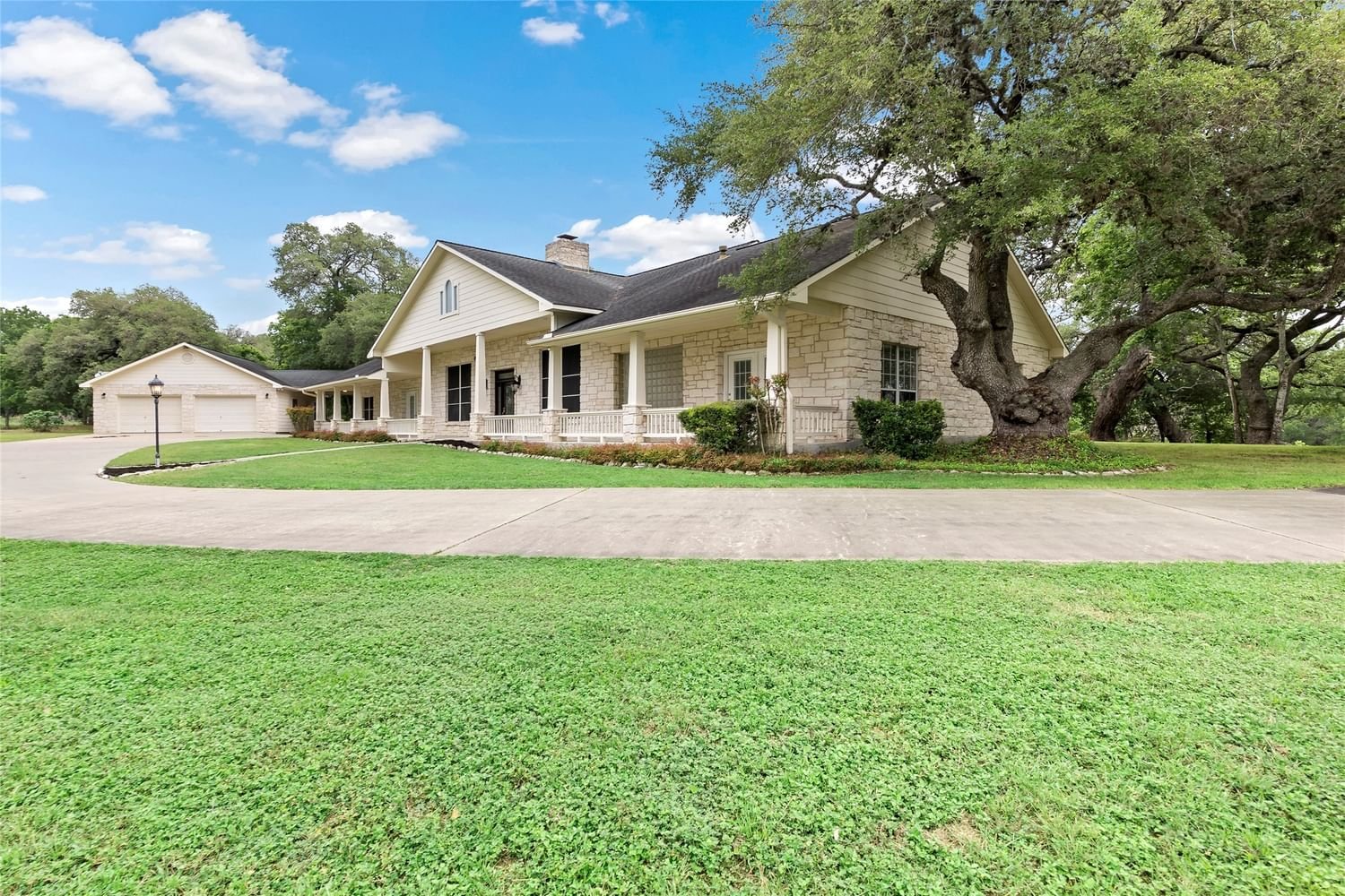Real estate property located at 108 Memorial, Lavaca, William Chase Surv A-9, Moulton, TX, US
