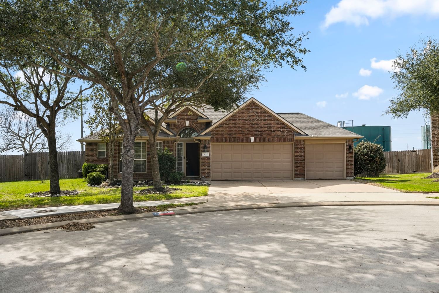 Real estate property located at 6415 Carnaby, Fort Bend, Kingdom Heights, Rosenberg, TX, US