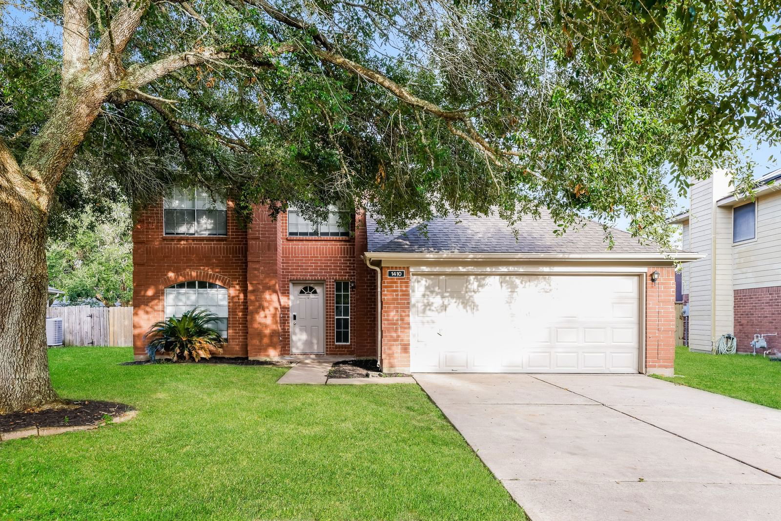 Real estate property located at 1410 Manor, Fort Bend, Villages Of Town Center Sec 2, Rosenberg, TX, US