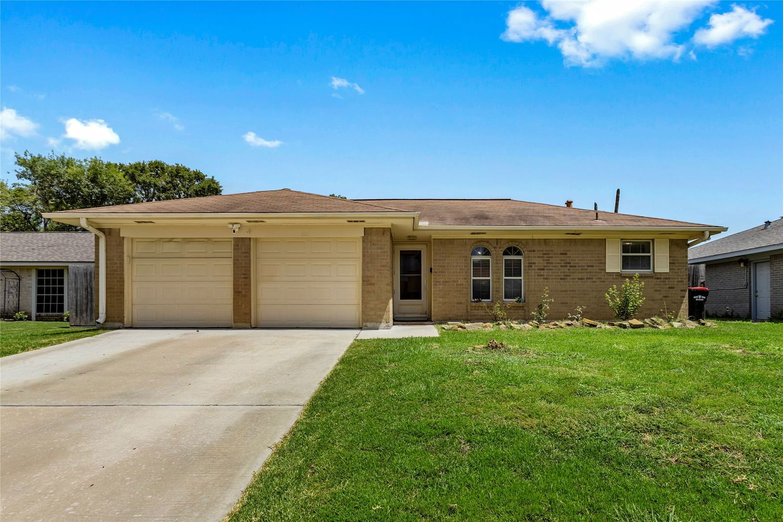 Real estate property located at 804 Edgebrook, Harris, Allenbrook Sec 02 R/P, Baytown, TX, US