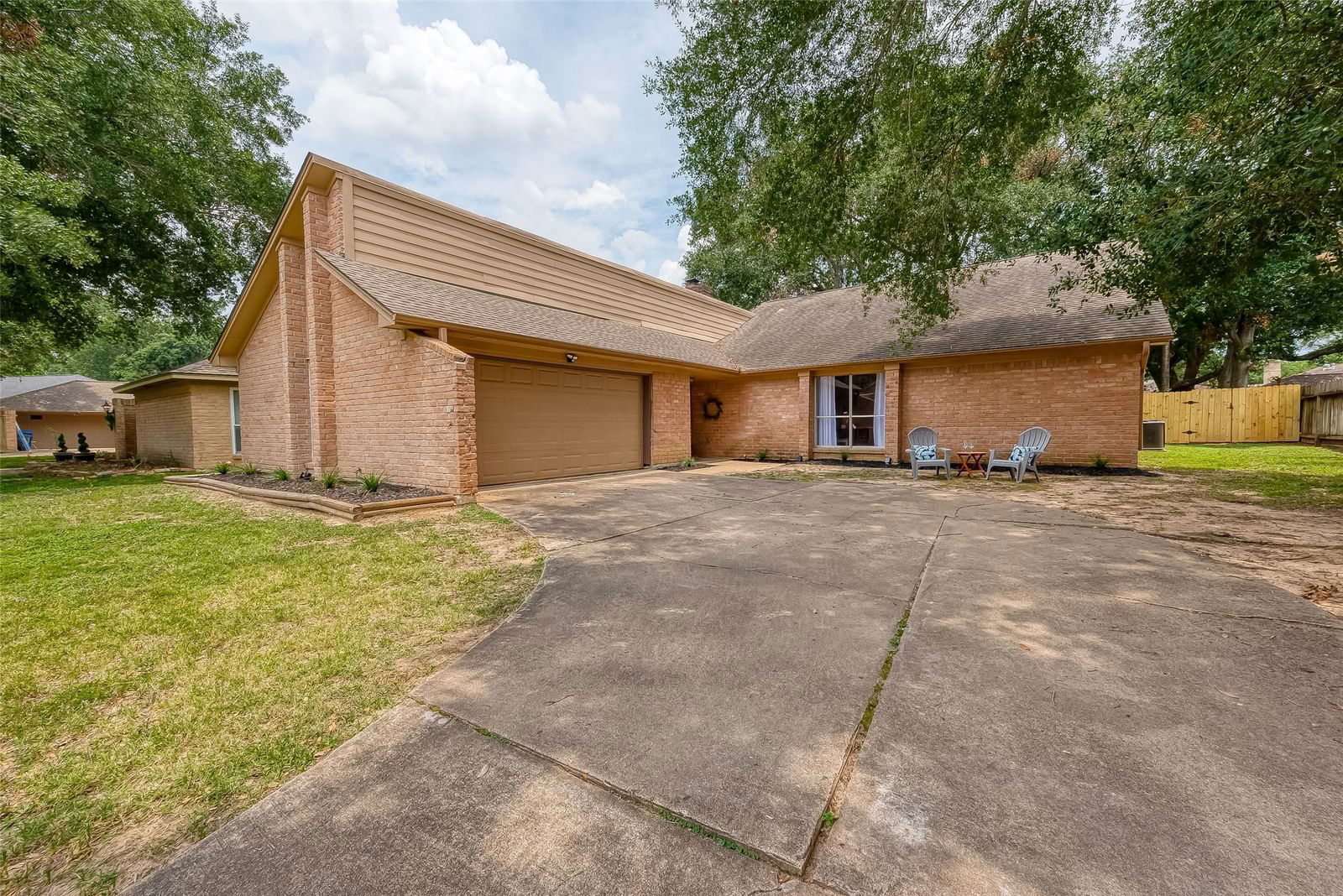 Real estate property located at 4606 Birch, Harris, Bear Crk Village Sec 02 01, Houston, TX, US