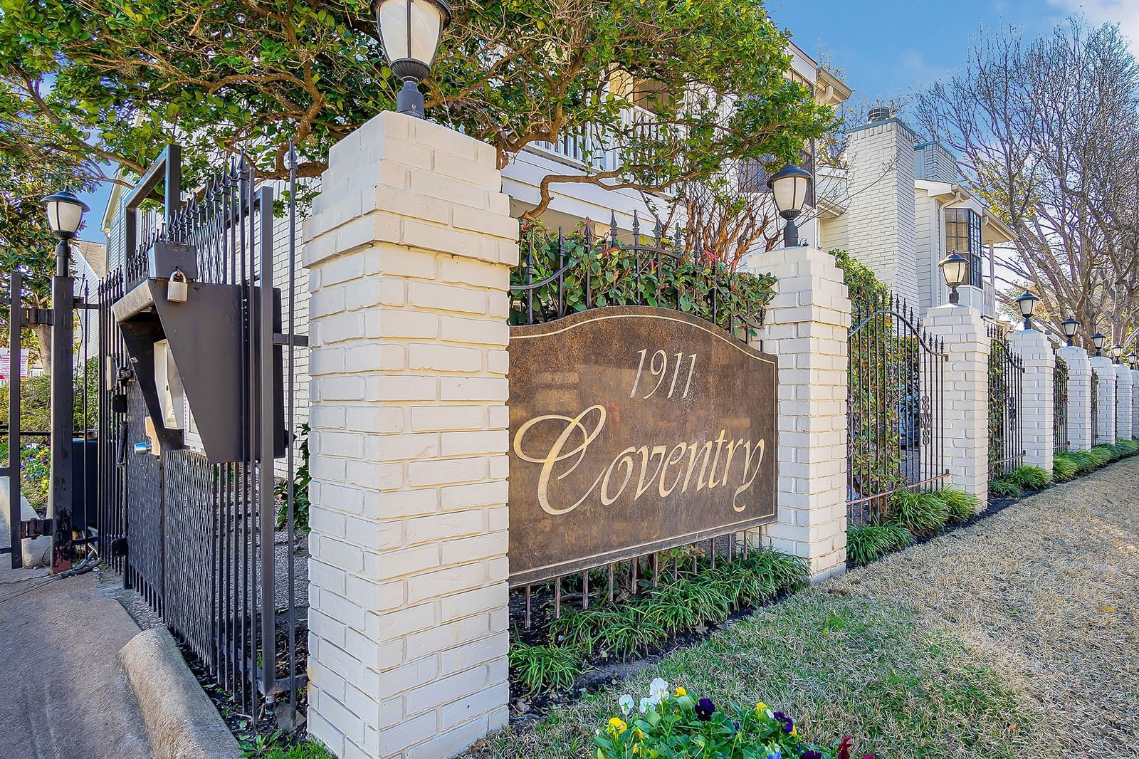 Real estate property located at 1911 Bering #35, Harris, Coventry Condo, Houston, TX, US