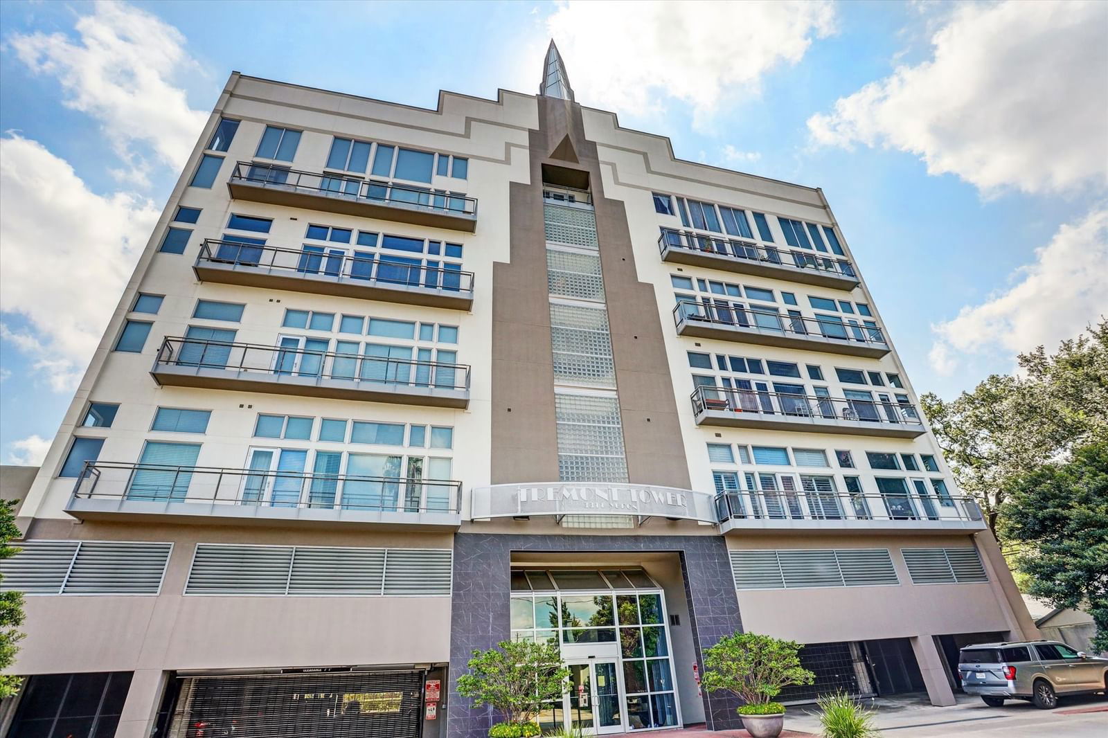 Real estate property located at 3311 Yupon #410, Harris, Tremont Tower, Houston, TX, US