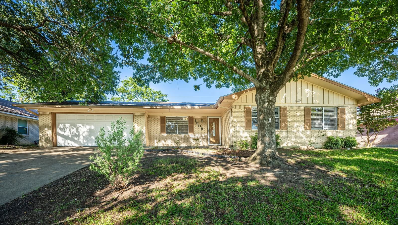 Real estate property located at 1209 Woodson, Washington, N24, Brenham, TX, US