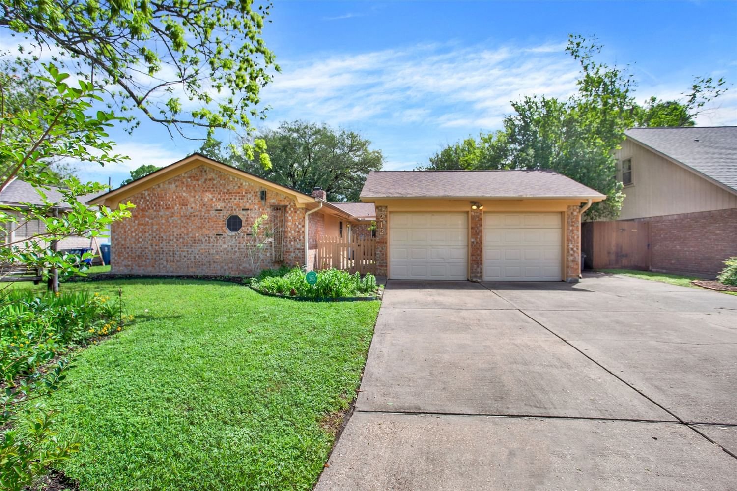 Real estate property located at 212 Pecan, Galveston, Pecan Forest 1, League City, TX, US
