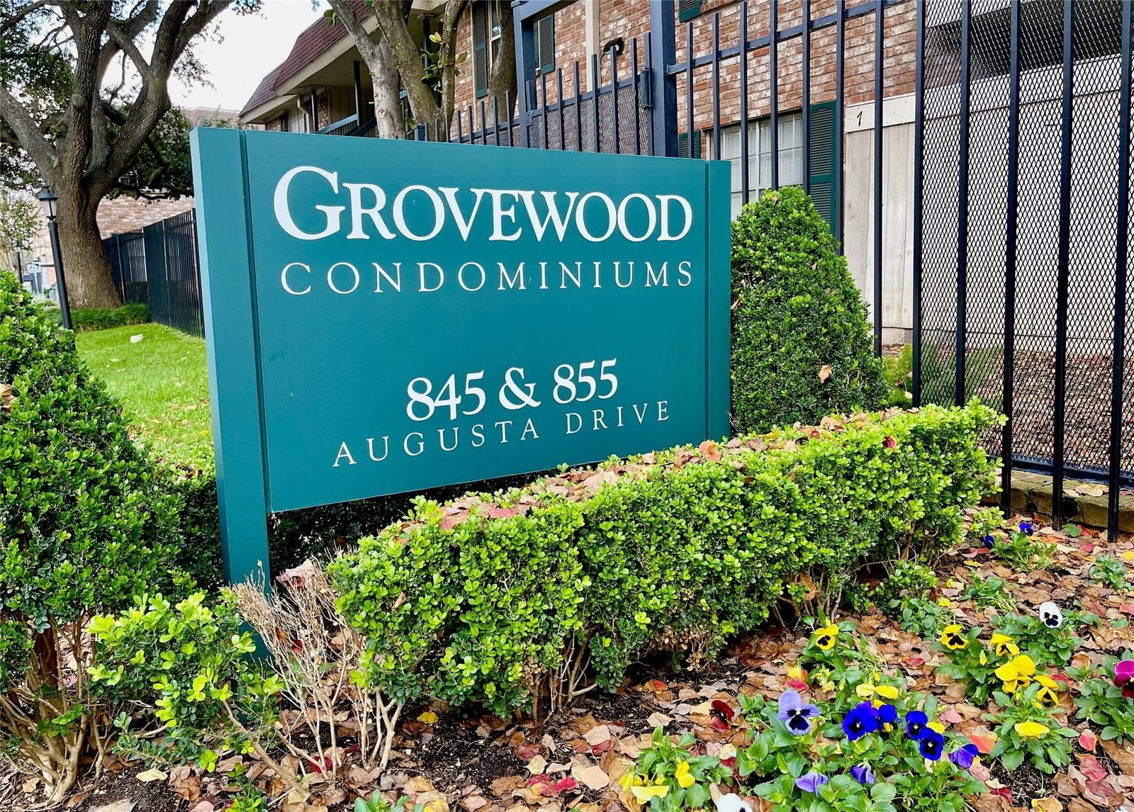 Real estate property located at 845 Augusta #47, Harris, Grovewood Condo, Houston, TX, US