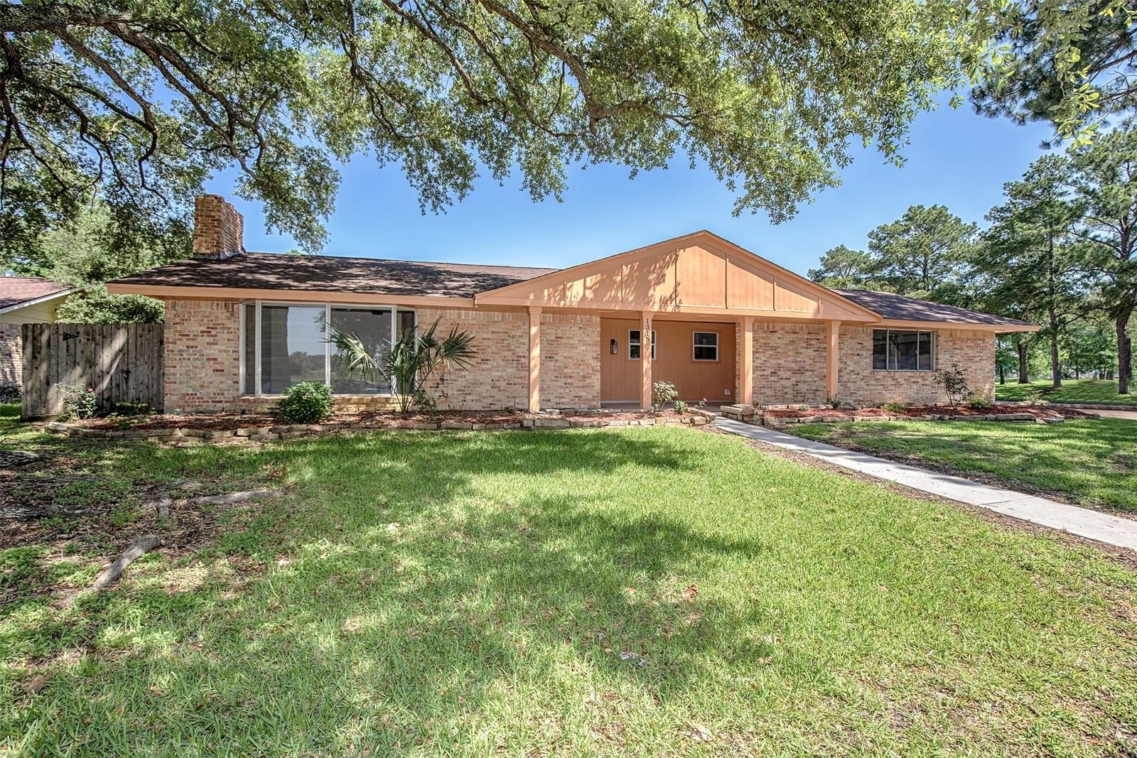 Real estate property located at 1315 Reseda Drive, Harris, Clear Lake City, Houston, TX, US
