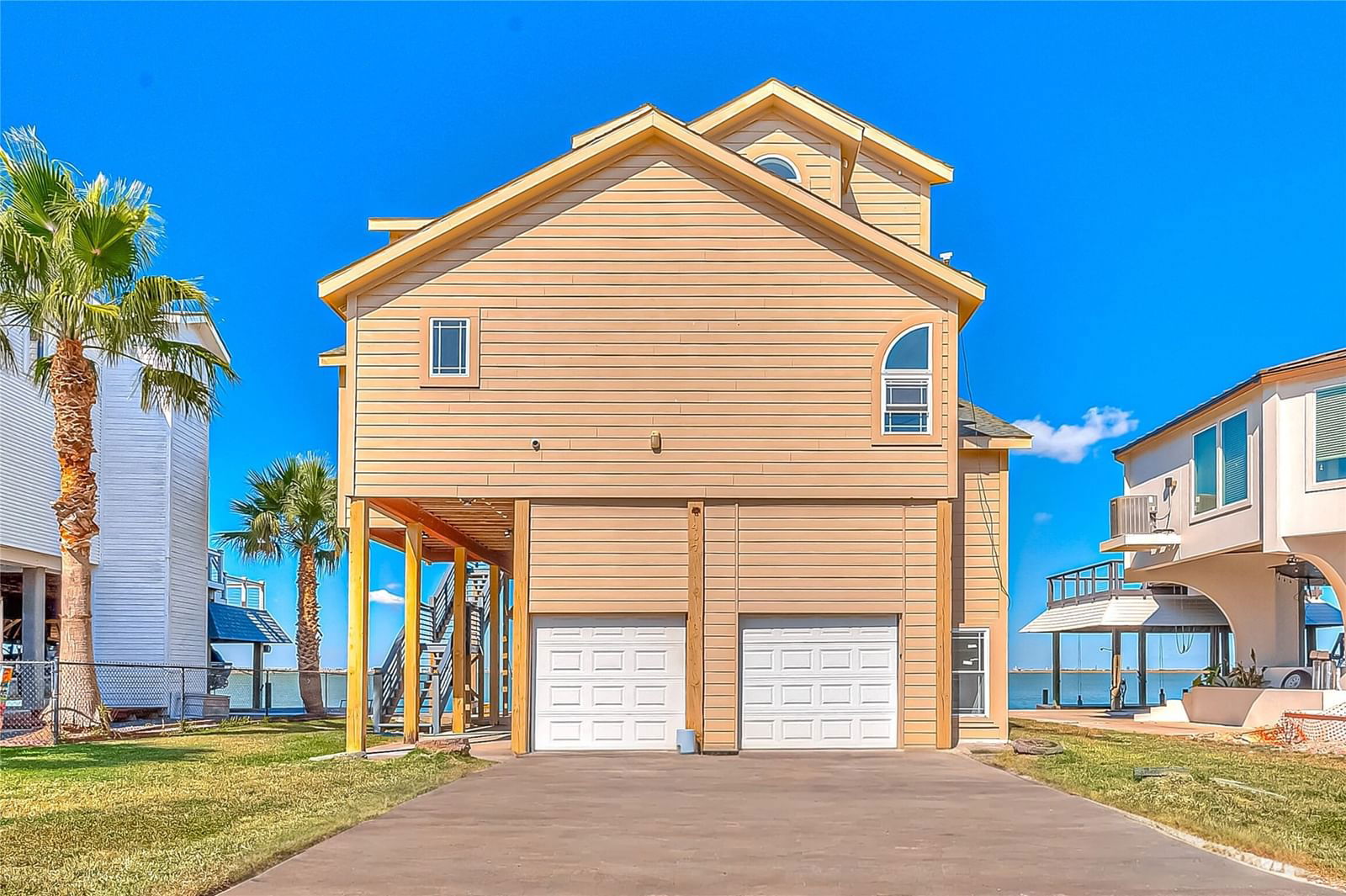 Real estate property located at 407 Isles End, Galveston, Tiki Island 10, Tiki Island, TX, US