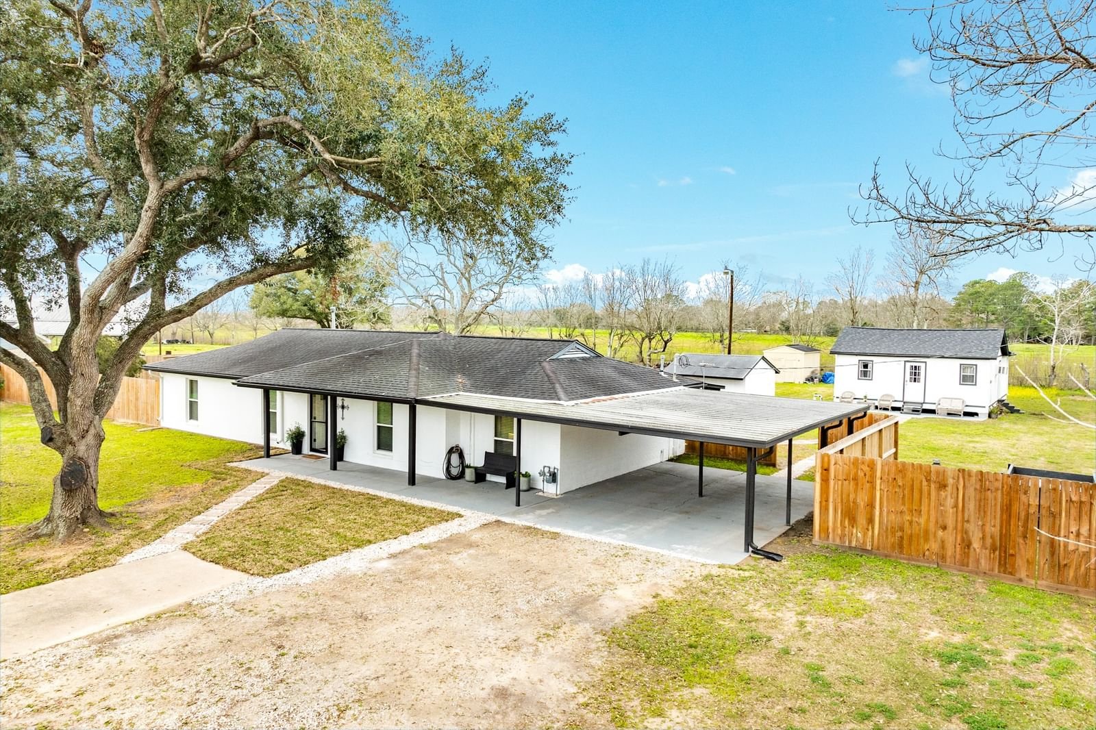 Real estate property located at 1716 County Road 804, Brazoria, ROYAL MEADOWS (A0341 WM MCDERMOTT), Angleton, TX, US