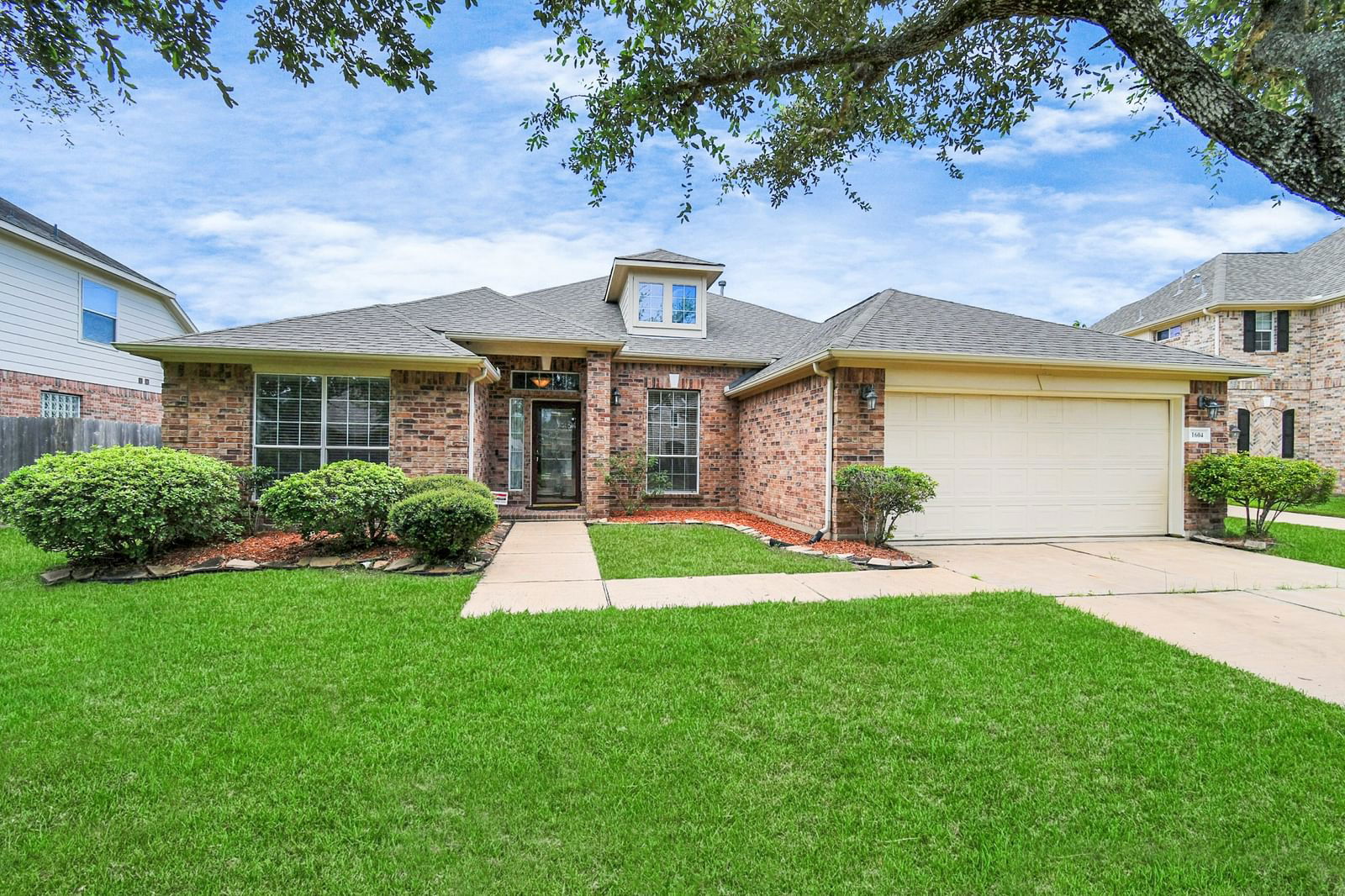 Real estate property located at 1604 Spring Glen, Brazoria, The Lakes At Highland Glen Sec, Pearland, TX, US