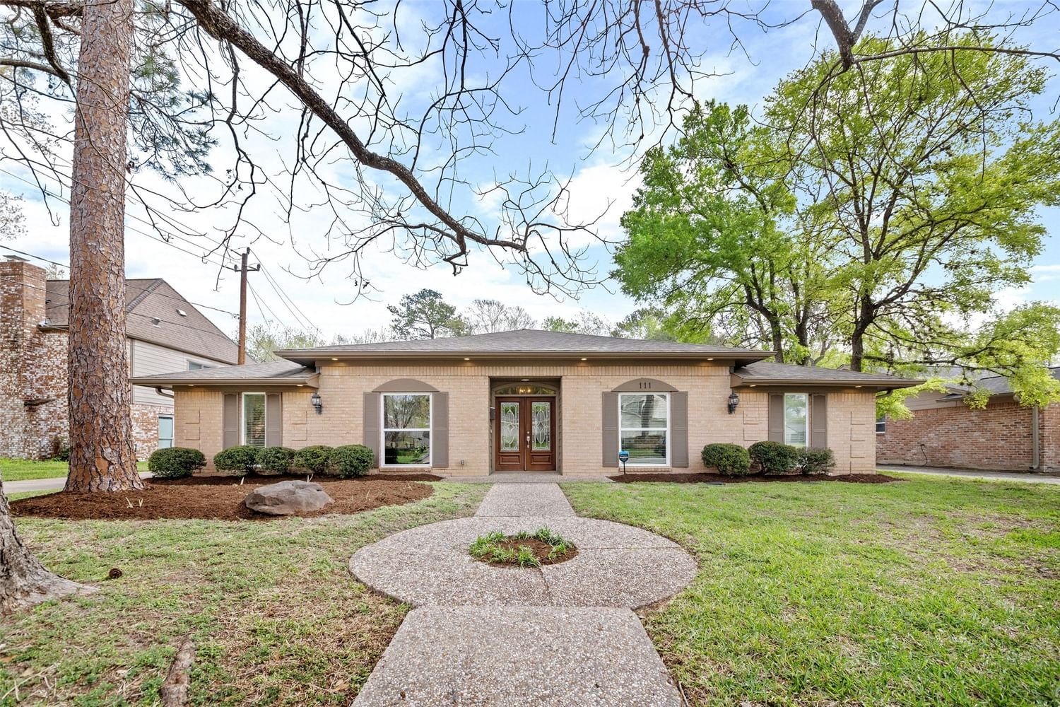 Real estate property located at 111 Blue Willow, Harris, Walnut Bend Sec 08, Houston, TX, US