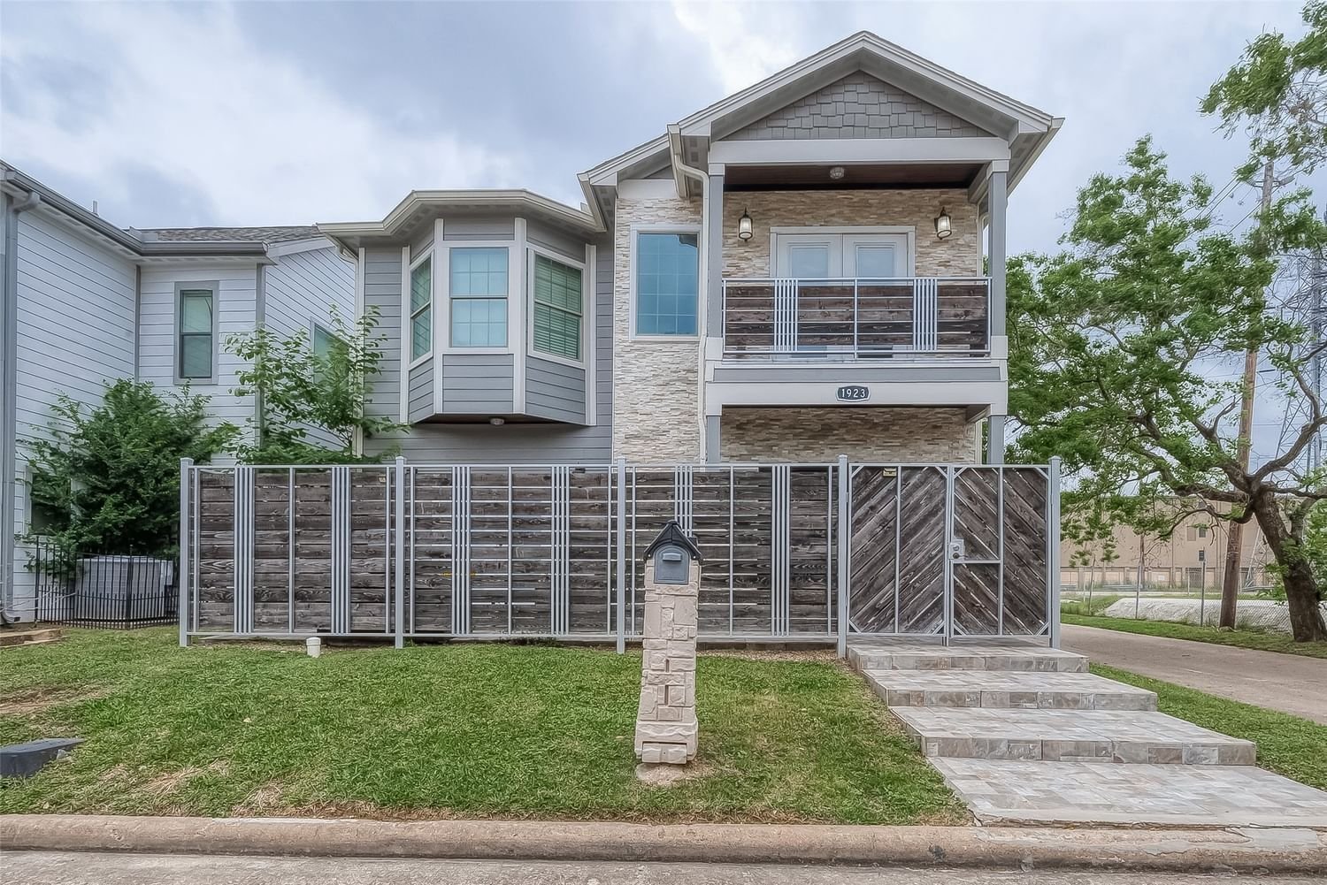 Real estate property located at 1923 Bittercreek, Harris, Executive Row Twnhses, Houston, TX, US