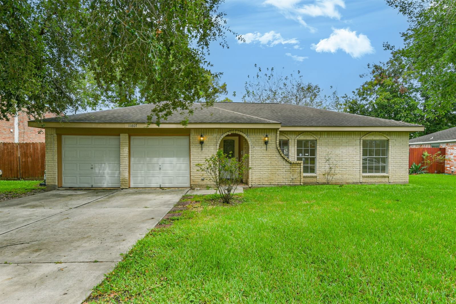 Real estate property located at 11807 Sagecliff, Harris, Sagemont Park Sec 01, Houston, TX, US