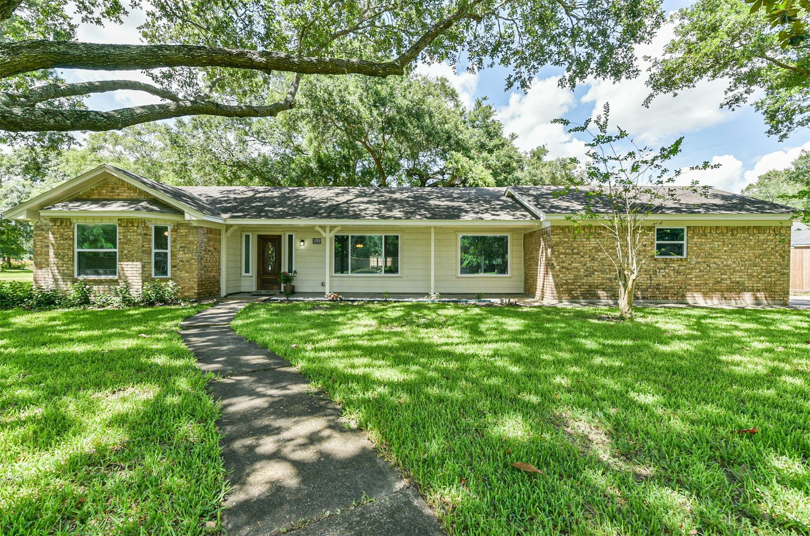 Real estate property located at 102 County Road 136, Brazoria, Alvin, TX, US