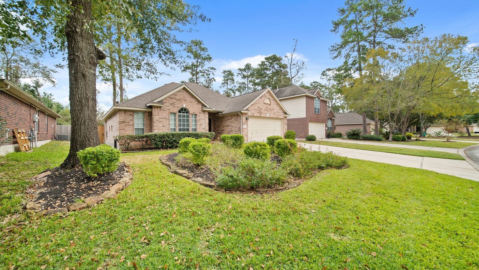 Real estate property located at 27 Merryweather, Montgomery, Wdlnds Village Alden Br 82, Conroe, TX, US