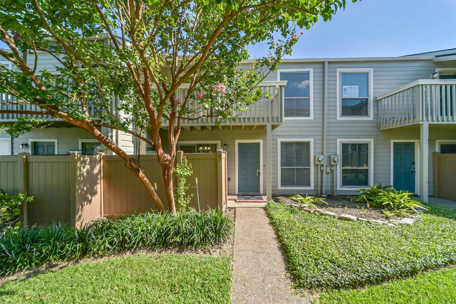 Real estate property located at 2379 Briarwest #23, Harris, Autumn Chase T/H Ph 03, Houston, TX, US