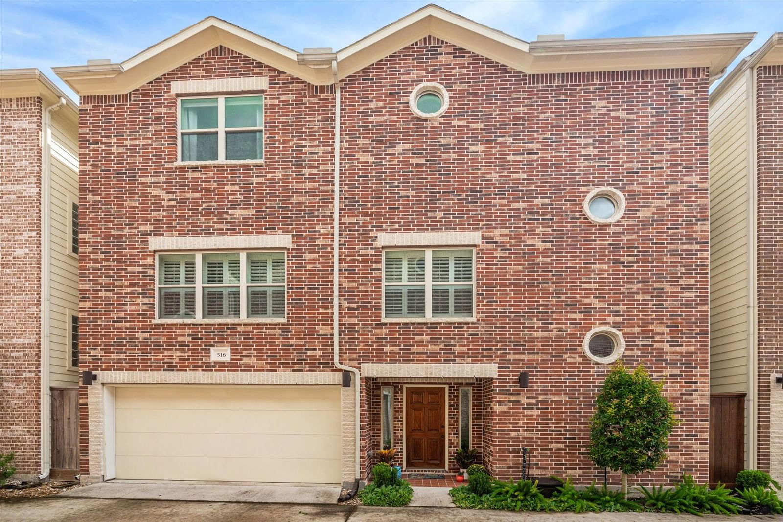 Real estate property located at 516 Westcross, Harris, West Cross Villas, Houston, TX, US