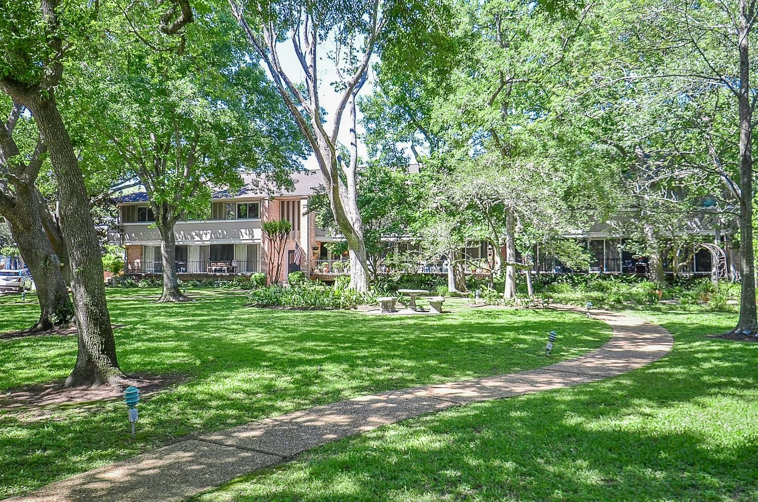 Real estate property located at 638 Ripple Creek, Harris, Woodway Glen Th Condo, Houston, TX, US