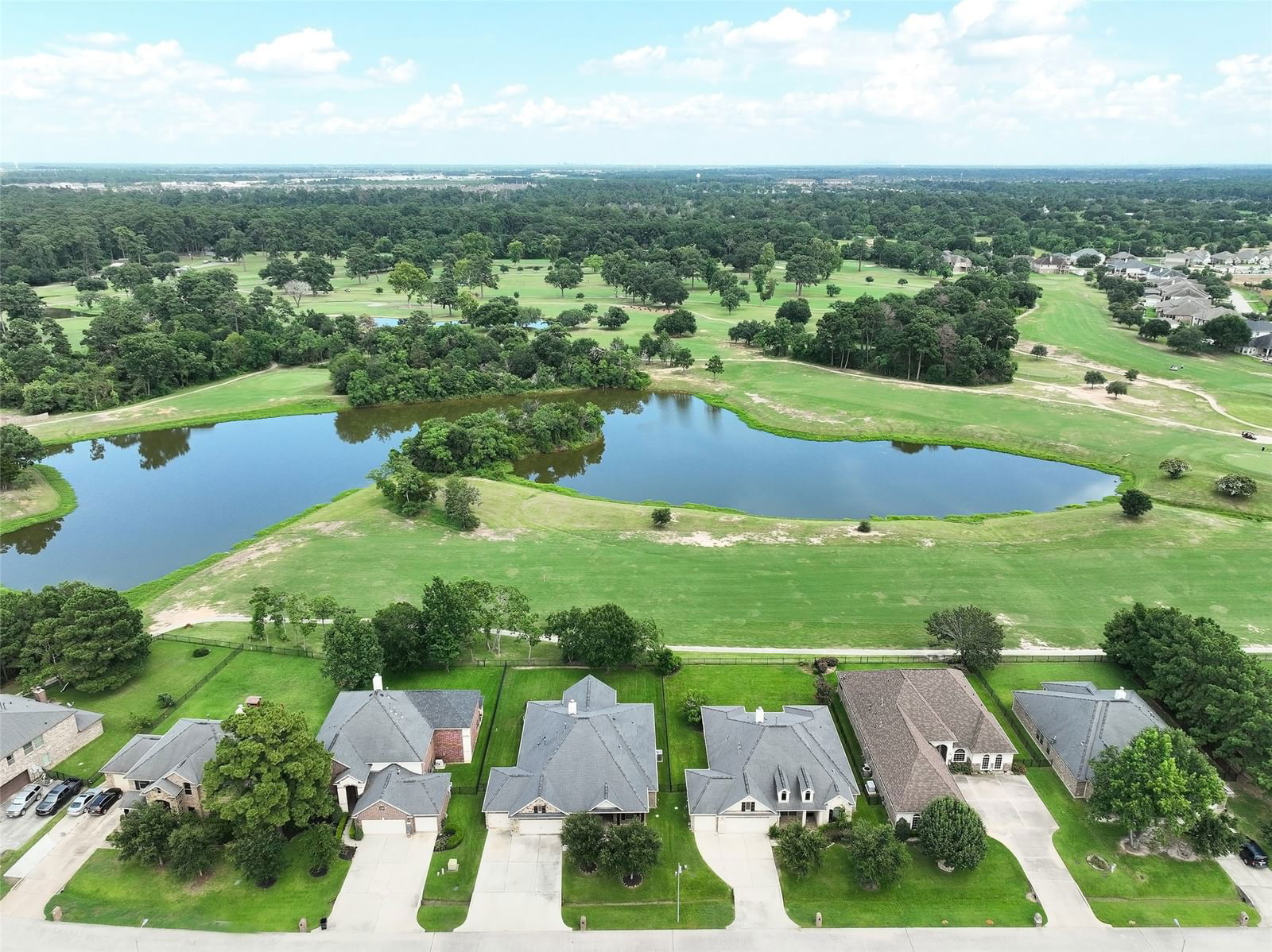 Real estate property located at 11007 Country Club Green, Harris, Country Club Greens, Tomball, TX, US