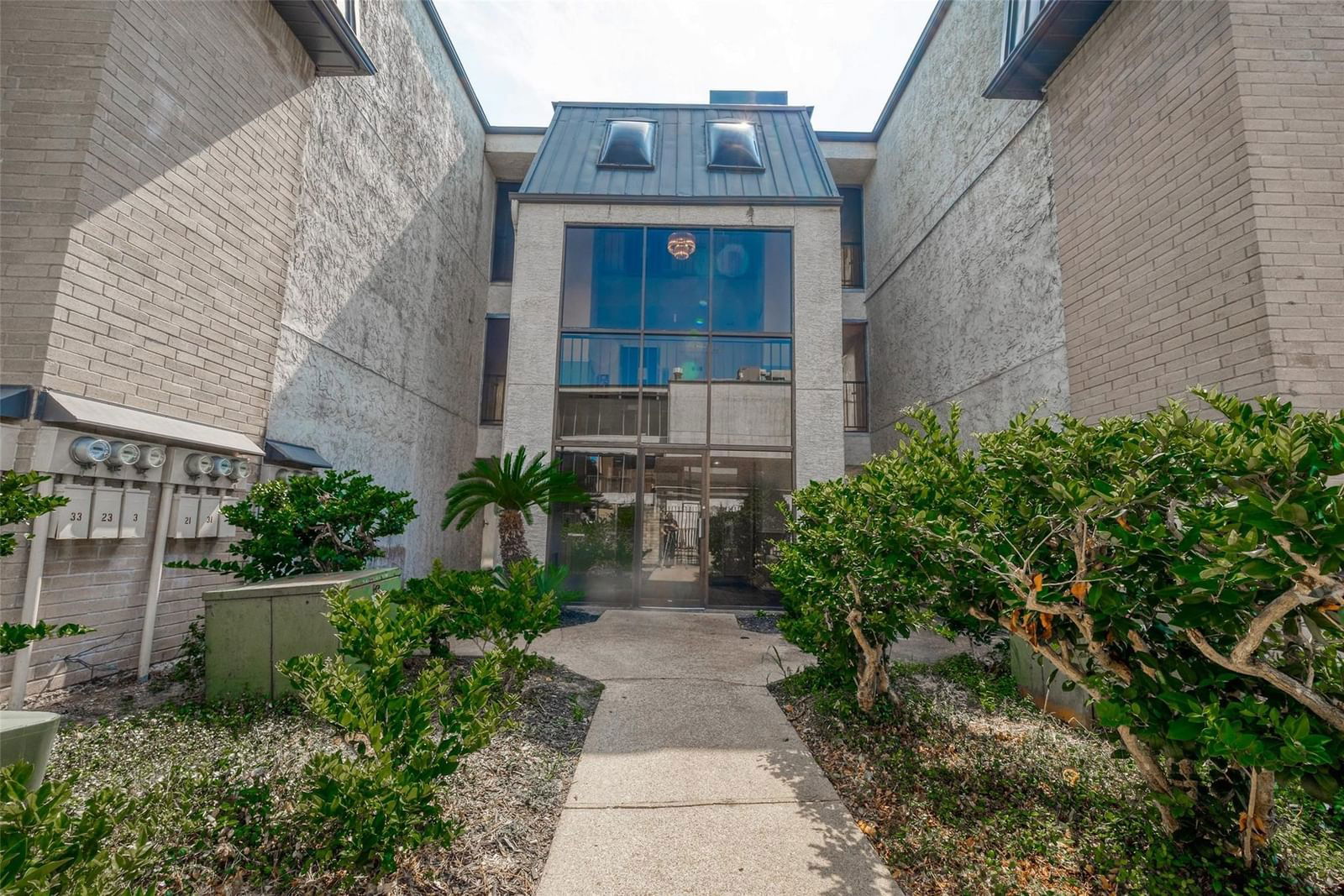 Real estate property located at 8521 Hearth #33, Harris, Hearthwood Condo Sec 01, Houston, TX, US