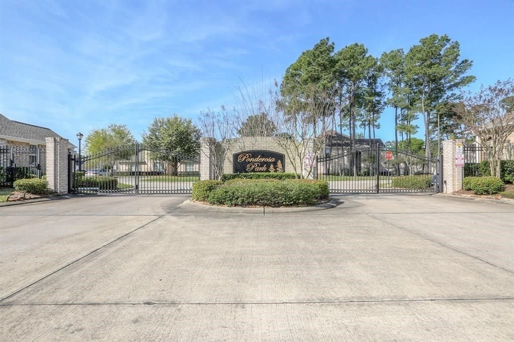 Real estate property located at 2018 Marchwood Manor, Harris, Houston, TX, US