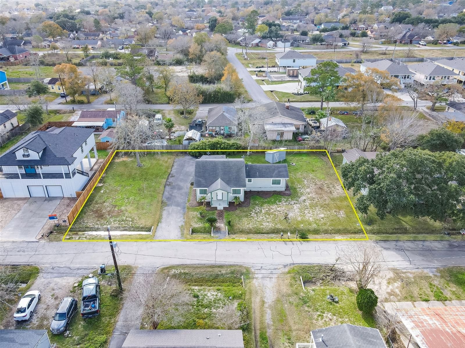 Real estate property located at 211 Dwire Drive, Harris, Bay Oaks, La Porte, TX, US