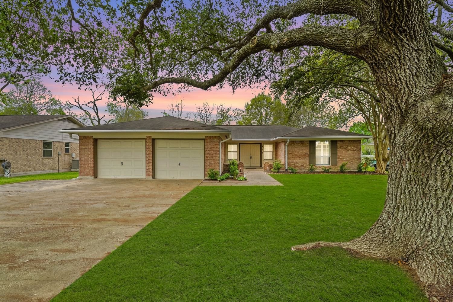 Real estate property located at 812 Riverside, Brazoria, Hillcrest, Alvin, TX, US